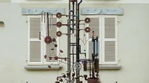 Machine composée d'un réservoir d'eau, d'engrenages, de roues tournant grâce à l'eau