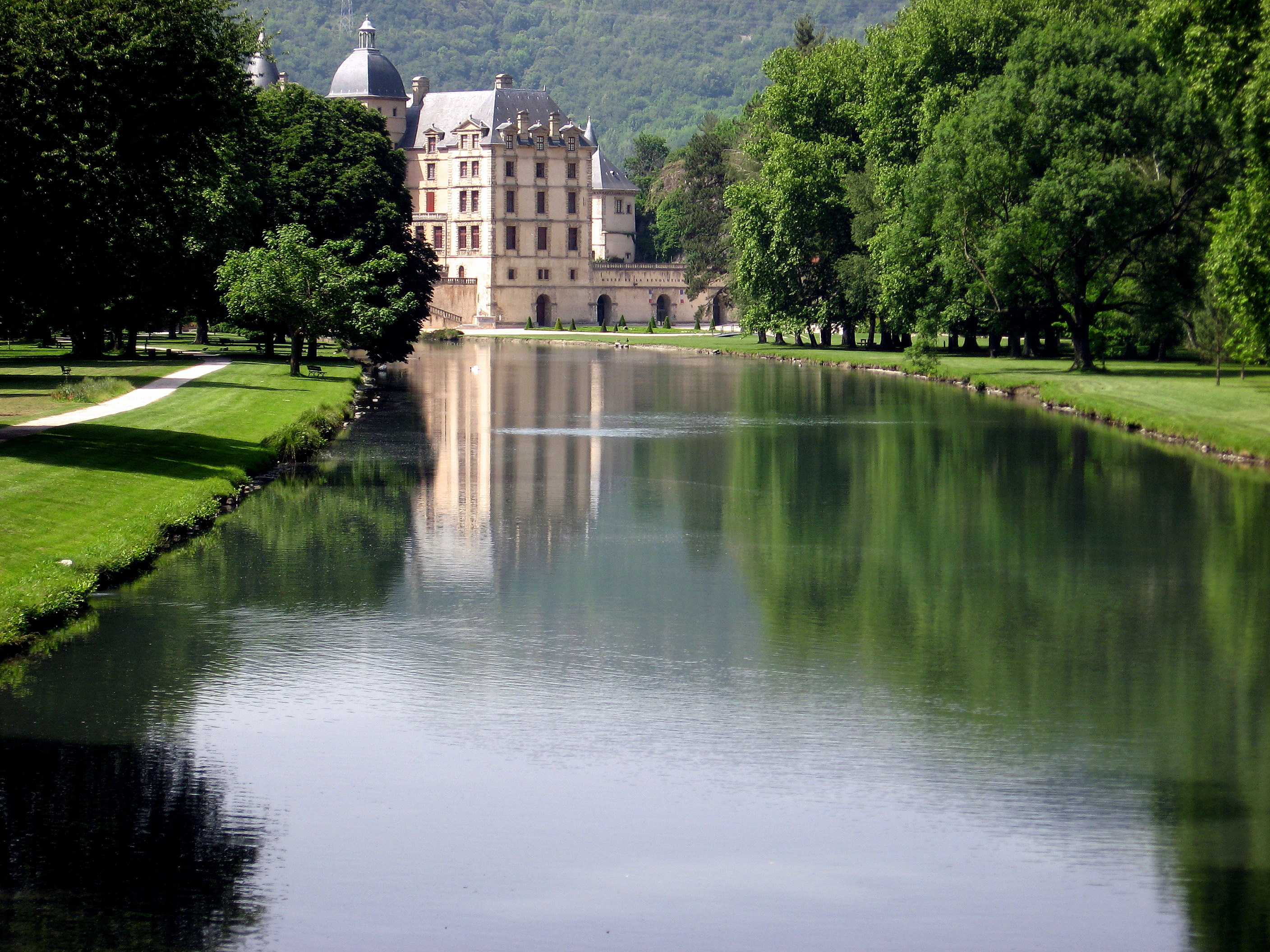 Le Grand canal du parc du Domaine de Vizille Vignette