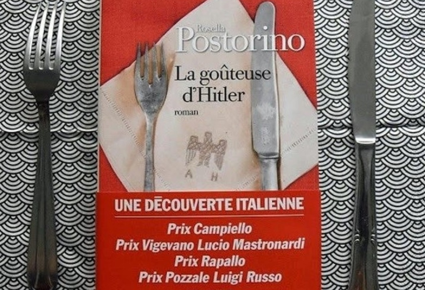 "La goûteuse d'Hitler" de Rosella Postorino Visuel ouvrage "La goûteuse d'Hitler" de Rosella Postorino