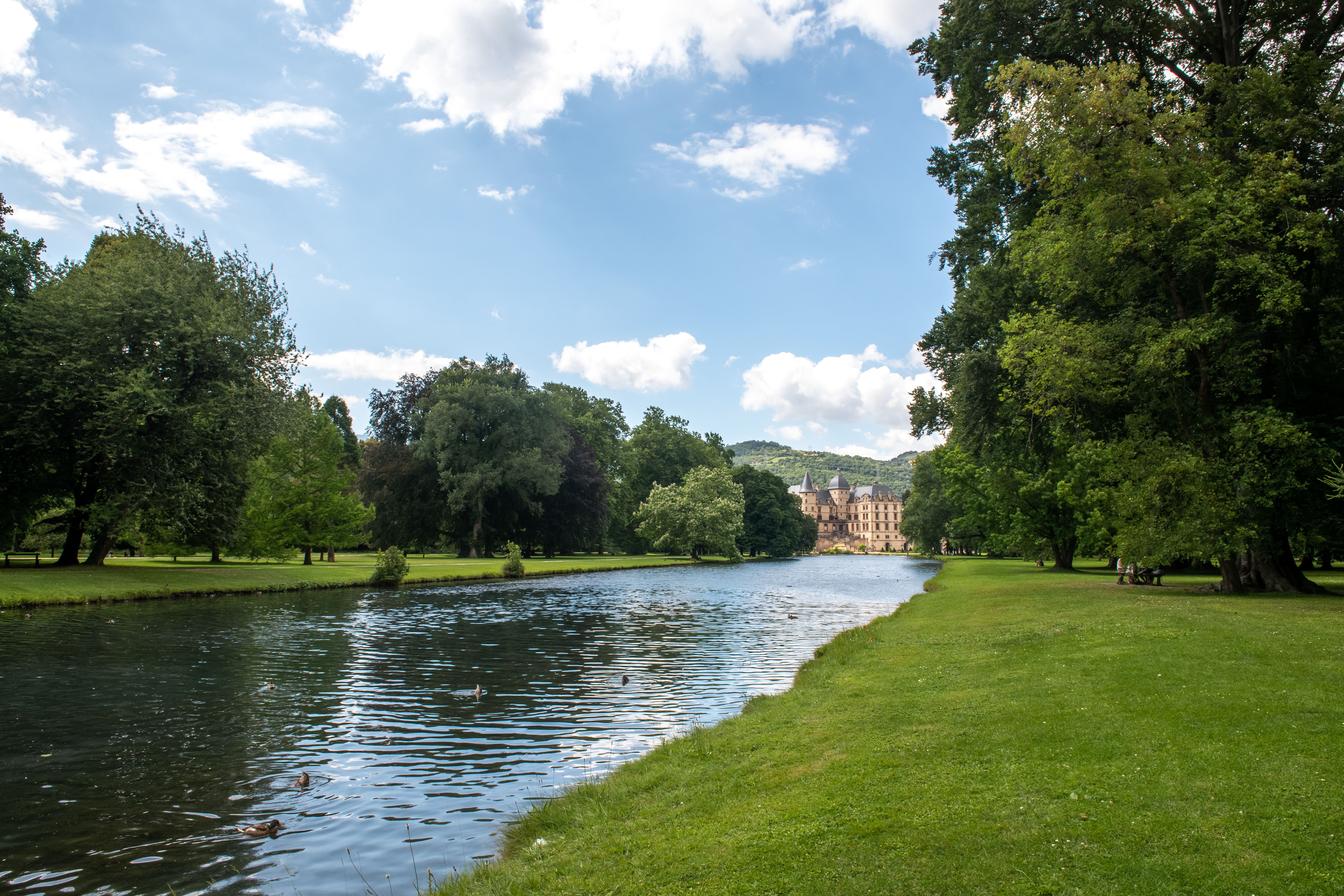 Vue du Domaine de Vizille avec le château et le grand canal © Jean-Sébastien Faure