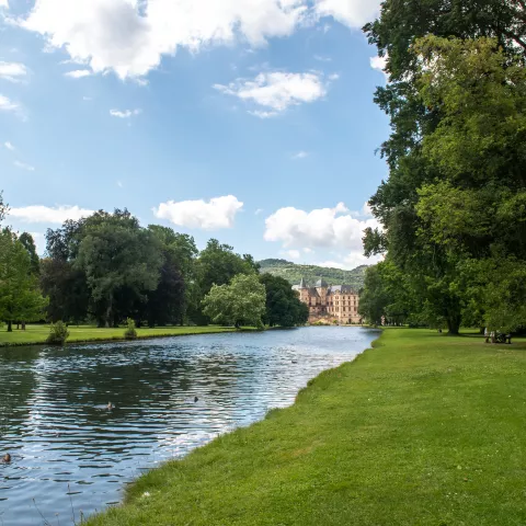 Vue du Domaine de Vizille avec le château et le grand canal © Jean-Sébastien Faure