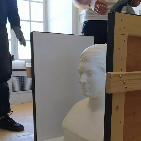 Mise en caisse du buste de Jean-François Champollion © Département de l'Isère / Musée Champollion