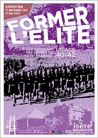 Affiche de l'exposition "Former l'élite" composée d'une photographie d'hommes marchant au pas sur fond violet