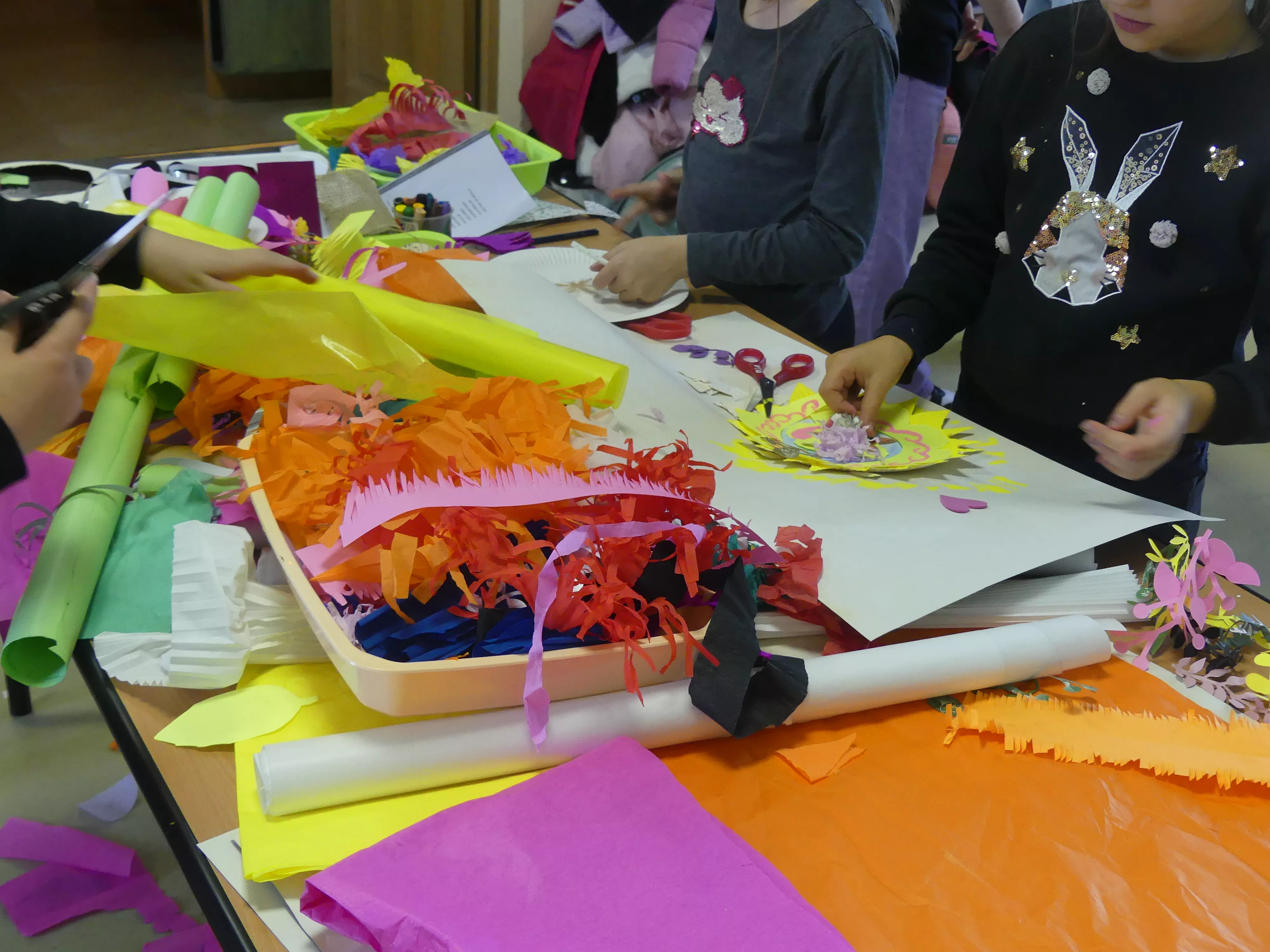 atelier  des écoles et  Ephad -  création colorée et fleurie