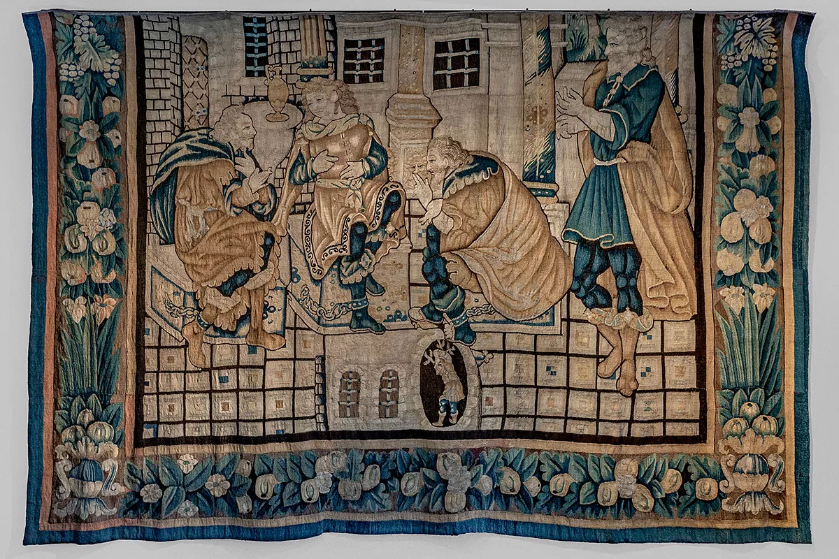 Tenture Tapisserie d'Aubusson. Les personnages aux contours soulignés par un cerne brun portent d’amples vêtements aux plis matérialisés © Cnossos