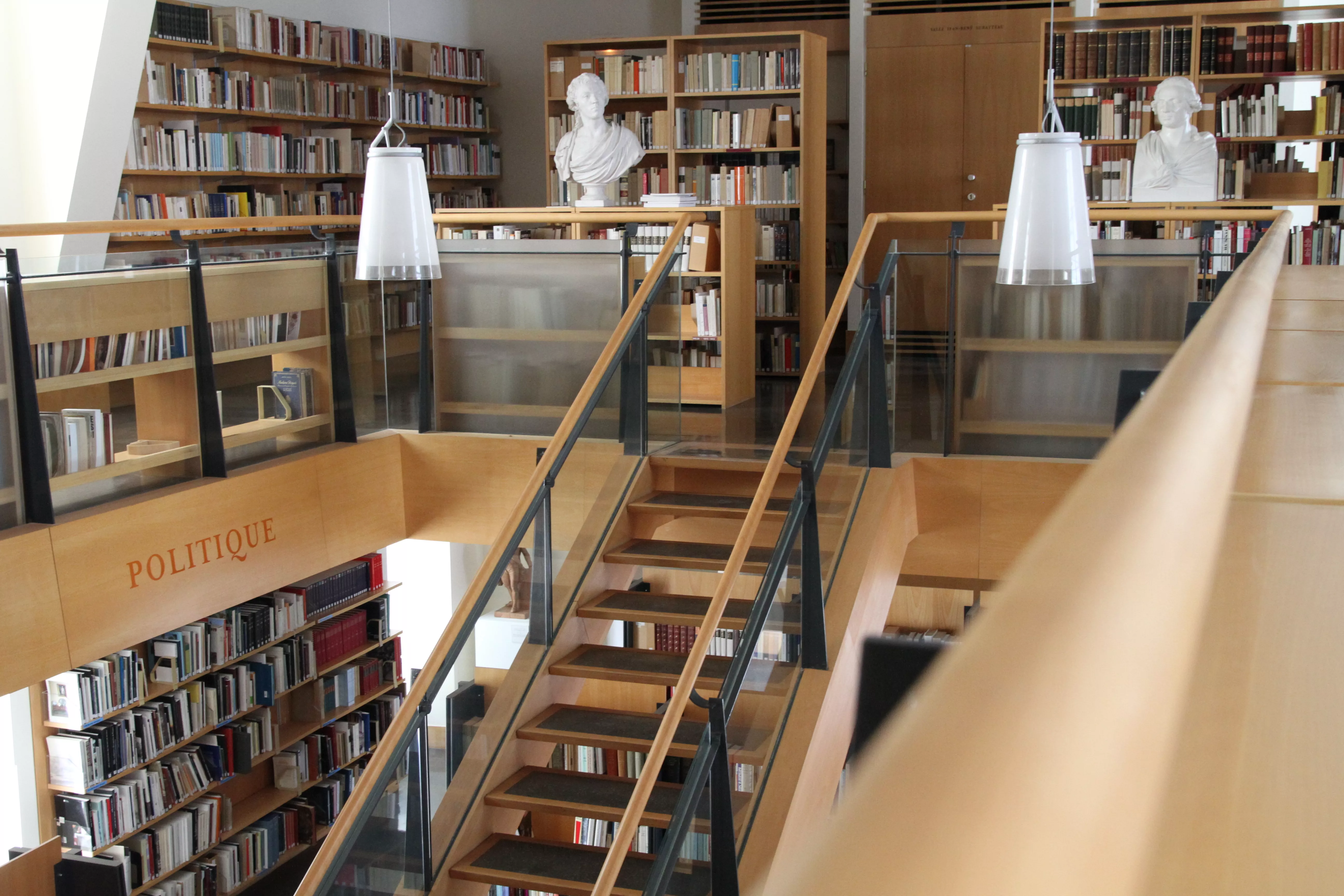 Vue ne couleurs de la mezzanine du Centre de ressources Albert Soboul © ©Domaine de Vizille/Département de l'Isère