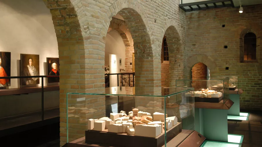 La galerie des évêques et la salle des maquettes © Musée de l'Ancien Evêché. Guy Depollier
