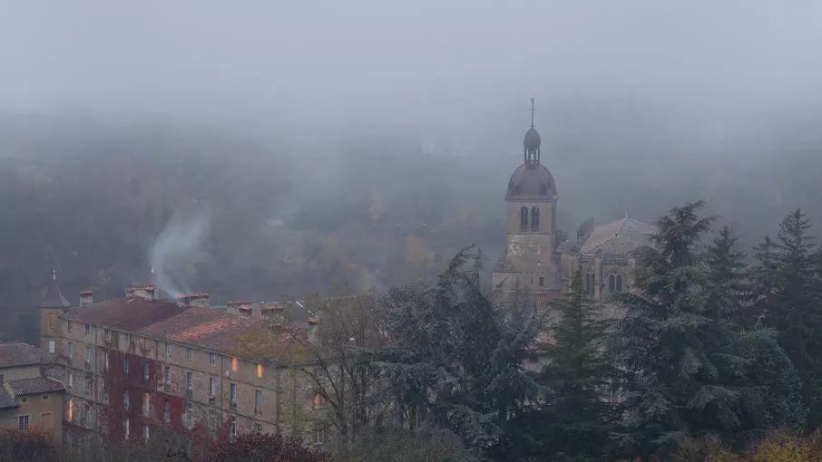 Vue du site abbatial © Cnossos / Musée de Saint-Antoine-l’Abbaye, 2018 Vue du site abbatial © Cnossos / Musée de Saint-Antoine-l’Abbaye, 2018
