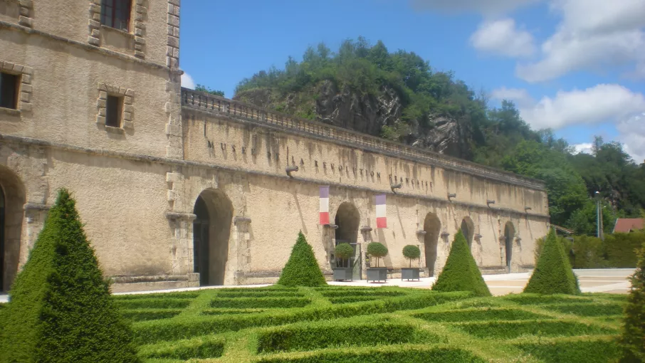 Vue en couleurs de la façade du Musée de la Révolution française © Département de l'Isère-Domaine de Vizille