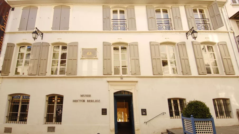 Musée depuis Rue de la République © © Franck Crispin, Musée Hector-Berlioz – Département de l’Isère