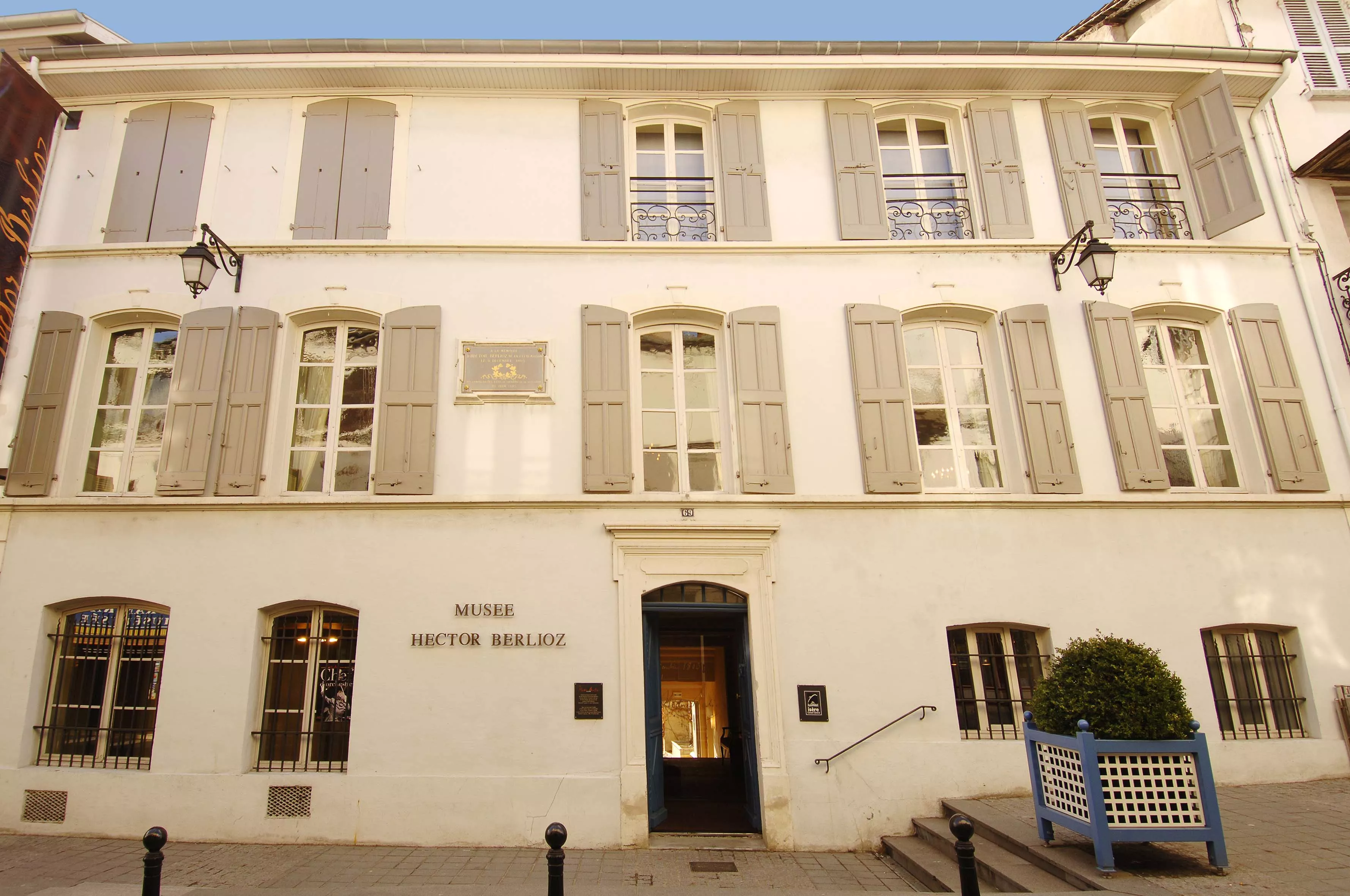 Musée depuis Rue de la République © © Franck Crispin, Musée Hector-Berlioz – Département de l’Isère