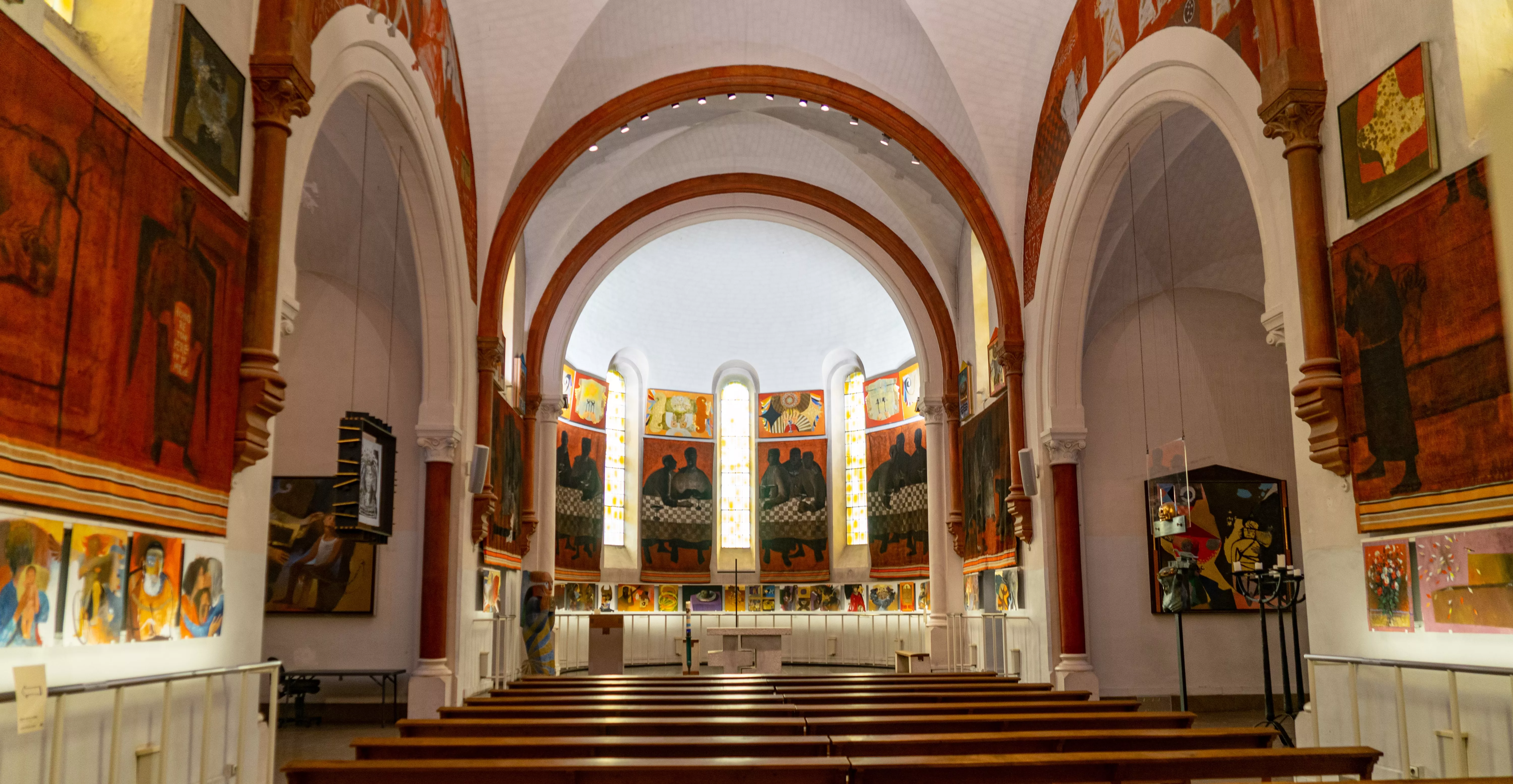 Vue intérieure de la nef et du choeur du musée © Département de l'Isère