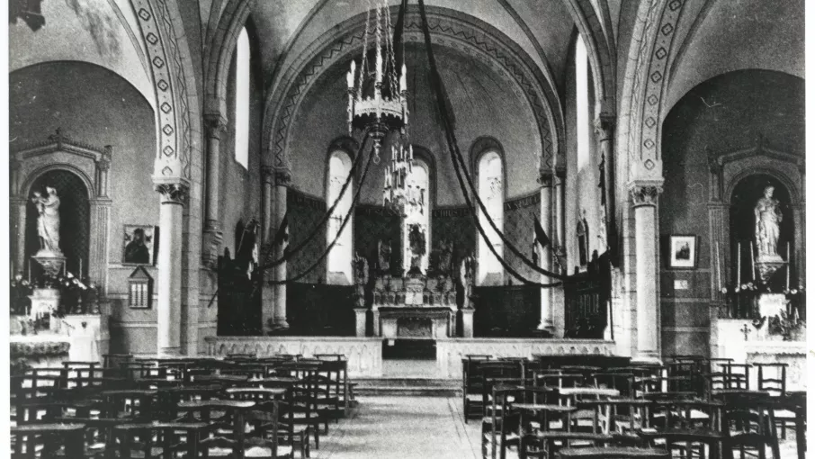 Vue intérieure de l'église au 19ème siècle avant l'arrivée d'Arcabas © Collection PIROT