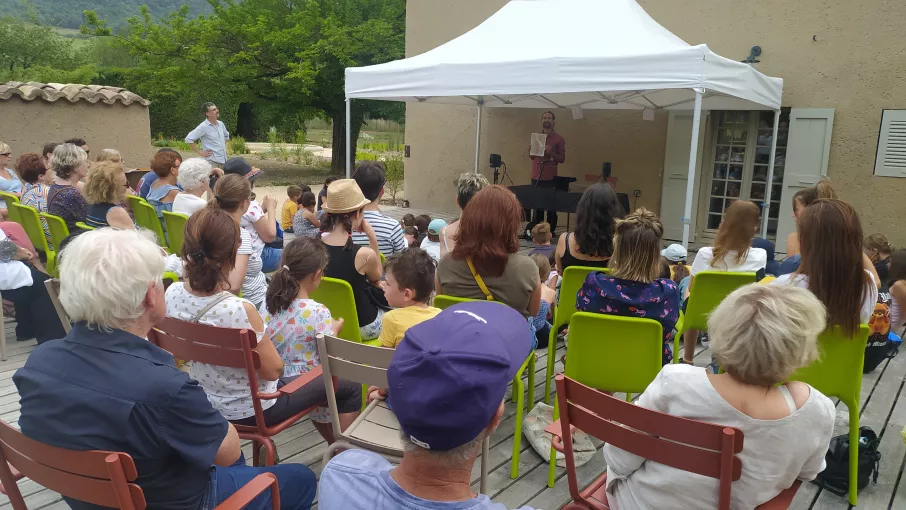 Accueil du public pour le concert d'Elie Carton de Grammont © Département de l'Isère