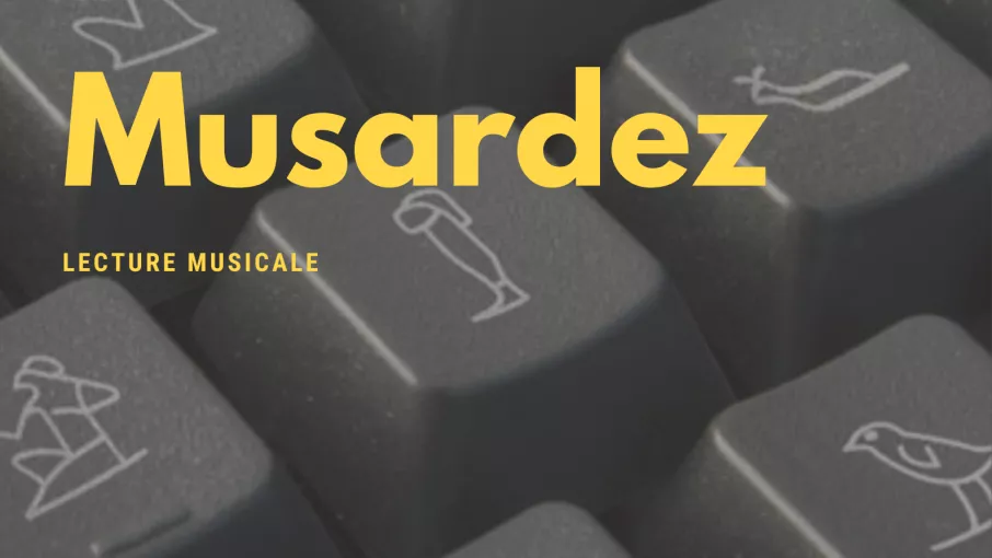 Affiche du podcast "Musardez" composée d'une photographie en gros plan d'un clavier d'ordinateur avec des touches hiéroglyphes © Guiseppe Colarusso